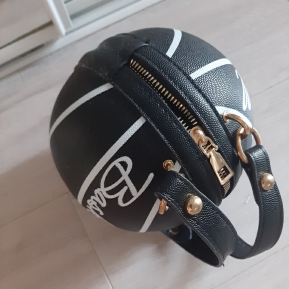 Little purse - Picture 2 of 2